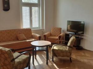 Pronájem bytu 2+1, Teplice, Čs. dobrovolců, 84 m2