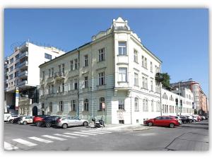 Pronájem ordinace, Praha - Vinohrady, Chrudimská, 325 m2