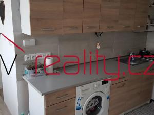 Pronájem bytu 2+1, Karlovy Vary, Závodu míru, 68 m2