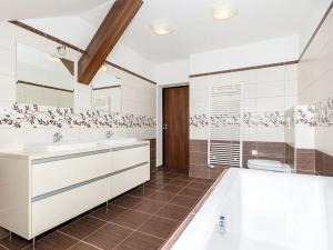 Pronájem bytu 3+kk, Pardubice, Za Pasáží, 103 m2
