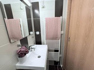 Pronájem bytu 2+1, Praha - Strašnice, Pod strání, 52 m2