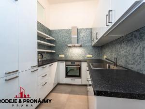 Pronájem bytu 2+1, Praha, Janáčkovo nábřeží, 56 m2
