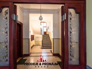 Pronájem bytu 2+1, Praha, Janáčkovo nábřeží, 56 m2