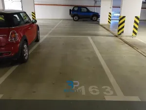 Pronájem garážového stání, Praha - Dejvice, Heinemannova, 13 m2