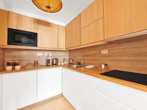 Prodej bytu 2+kk, Praha - Staré Město, Dlouhá, 72 m2