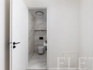 Pronájem bytu 2+kk, Praha - Karlín, Rohanské nábřeží, 55 m2