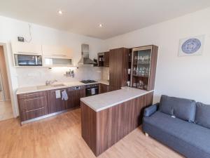 Pronájem bytu 2+kk, Praha - Smíchov, Vltavská, 63 m2