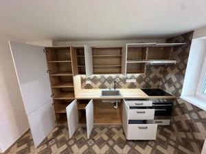 Pronájem bytu 2+1, Katusice, Polní, 50 m2