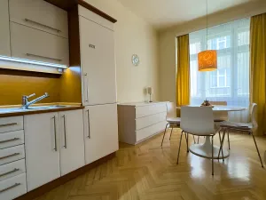 Prodej bytu 2+kk, Praha, Ve Smečkách, 80 m2