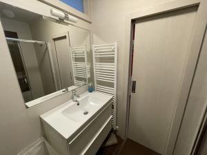 Pronájem bytu 2+kk, Praha - Podolí, Levá, 42 m2