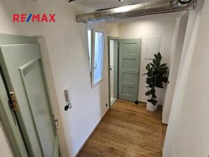Pronájem bytu 1+kk, Praha - Holešovice, Veverkova, 36 m2