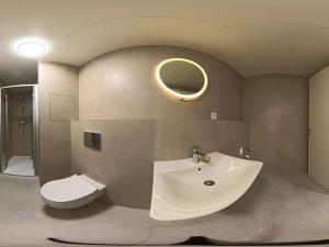 Pronájem bytu 2+kk, Praha - Hostavice, Českobrodská, 54 m2