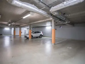 Pronájem garážového stání, Praha - Veleslavín, Na okraji, 12 m2