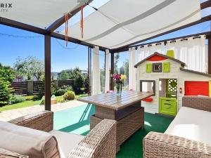 Pronájem rodinného domu, Králův Dvůr, Na Lucberku, 270 m2