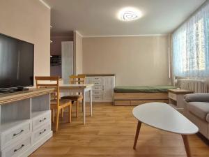 Pronájem bytu 1+kk, Praha - Bohnice, Kostřínská, 33 m2