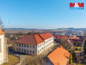 Prodej výrobních prostor, Načeradec, Zámecké náměstí, 1800 m2
