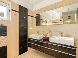 Prodej rodinného domu, Doksy, Severní, 342 m2