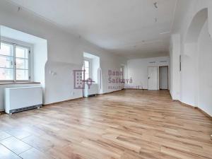 Pronájem restaurace, Jindřichův Hradec, nám. Míru, 50 m2