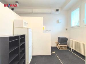 Pronájem kanceláře, Praha - Kobylisy, Horňátecká, 61 m2
