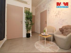 Pronájem obchodního prostoru, Hradec Králové - Pražské Předměstí, Dukelská třída, 6 m2