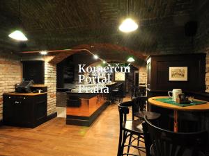 Pronájem restaurace, Praha - Smíchov, Radlická, 488 m2