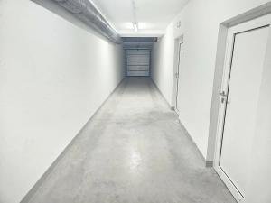 Pronájem garážového stání, Brno, Francouzská, 15 m2