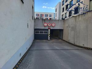 Pronájem garážového stání, Kladno, Benediktínská, 28 m2