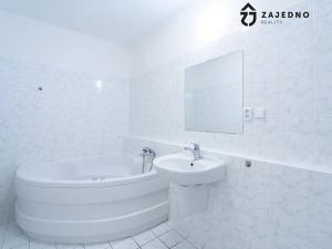 Pronájem bytu 2+kk, Brno, Majdalenky, 65 m2