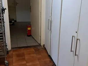Pronájem obchodního prostoru, Praha - Nové Město, Bolzanova, 100 m2