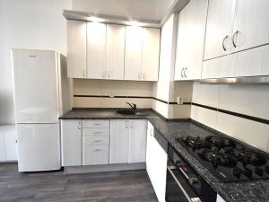 Pronájem bytu 2+kk, Praha - Holešovice, Veletržní, 44 m2