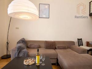 Pronájem bytu 1+kk, Praha - Smíchov, Na Valentince, 48 m2