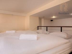 Pronájem bytu 1+kk, Praha - Smíchov, Na Valentince, 48 m2