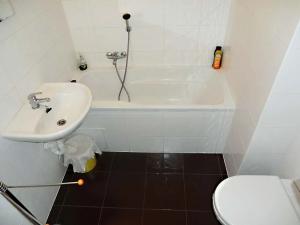 Pronájem bytu 1+kk, Praha, Na Větrníku, 29 m2