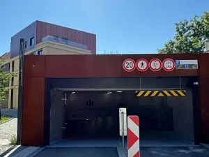 Pronájem garážového stání, Praha - Nusle, Závišova, 14 m2