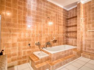 Prodej činžovního domu, Křižanov, Benešovo náměstí, 530 m2