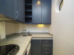 Pronájem bytu 3+1, Praha - Malá Strana, Hroznová, 73 m2