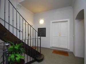 Pronájem bytu 3+1, Praha - Malá Strana, Hroznová, 73 m2