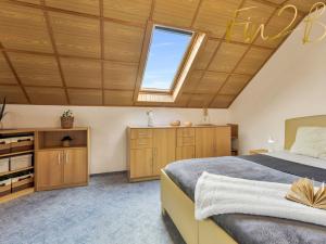 Prodej rodinného domu, Vrhaveč - Neznašovy, 253 m2