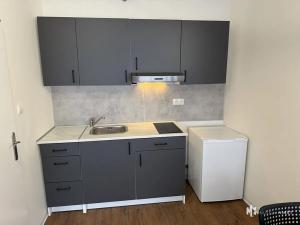 Pronájem bytu 1+kk, Praha - Dubeč, Starodubečská, 19 m2