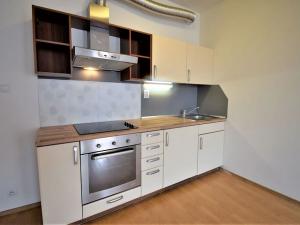 Pronájem bytu 2+kk, Praha - Vysočany, Poděbradská, 65 m2