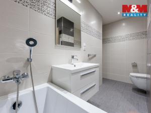 Prodej bytu 2+1, Karlovy Vary - Drahovice, Maďarská, 61 m2