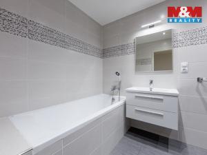 Prodej bytu 2+1, Karlovy Vary - Drahovice, Maďarská, 61 m2