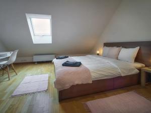 Pronájem bytu 2+kk, Praha - Karlín, Sokolovská, 77 m2