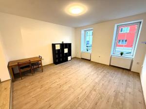 Pronájem bytu 2+1, Brno, Obřanská, 60 m2