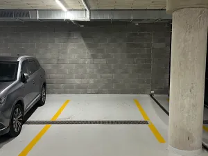 Pronájem garážového stání, Brno, Nové sady, 13 m2