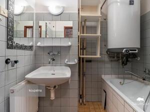 Prodej bytu 2+1, Janovice nad Úhlavou, Sídliště, 79 m2