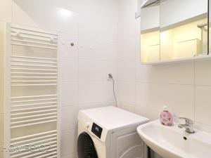 Pronájem bytu 2+1, Praha - Nové Město, Na Moráni, 62 m2