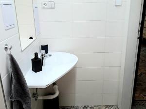 Pronájem bytu 1+kk, Praha - Bubeneč, Milady Horákové, 38 m2