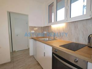 Pronájem bytu 2+kk, Praha - Libeň, U školičky, 43 m2