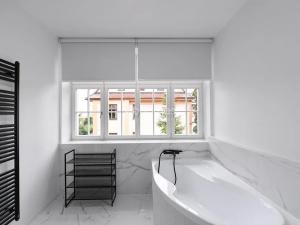 Pronájem bytu 3+1, Praha - Dejvice, 137 m2